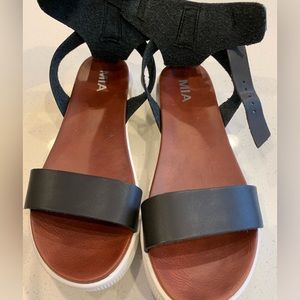 Mia Lunna Sandal, Black, size 8.5
